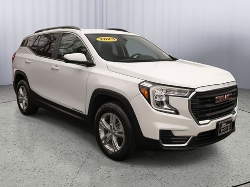 Used 2023 GMC Terrain SLE w/ Driver Convenience Package image 1