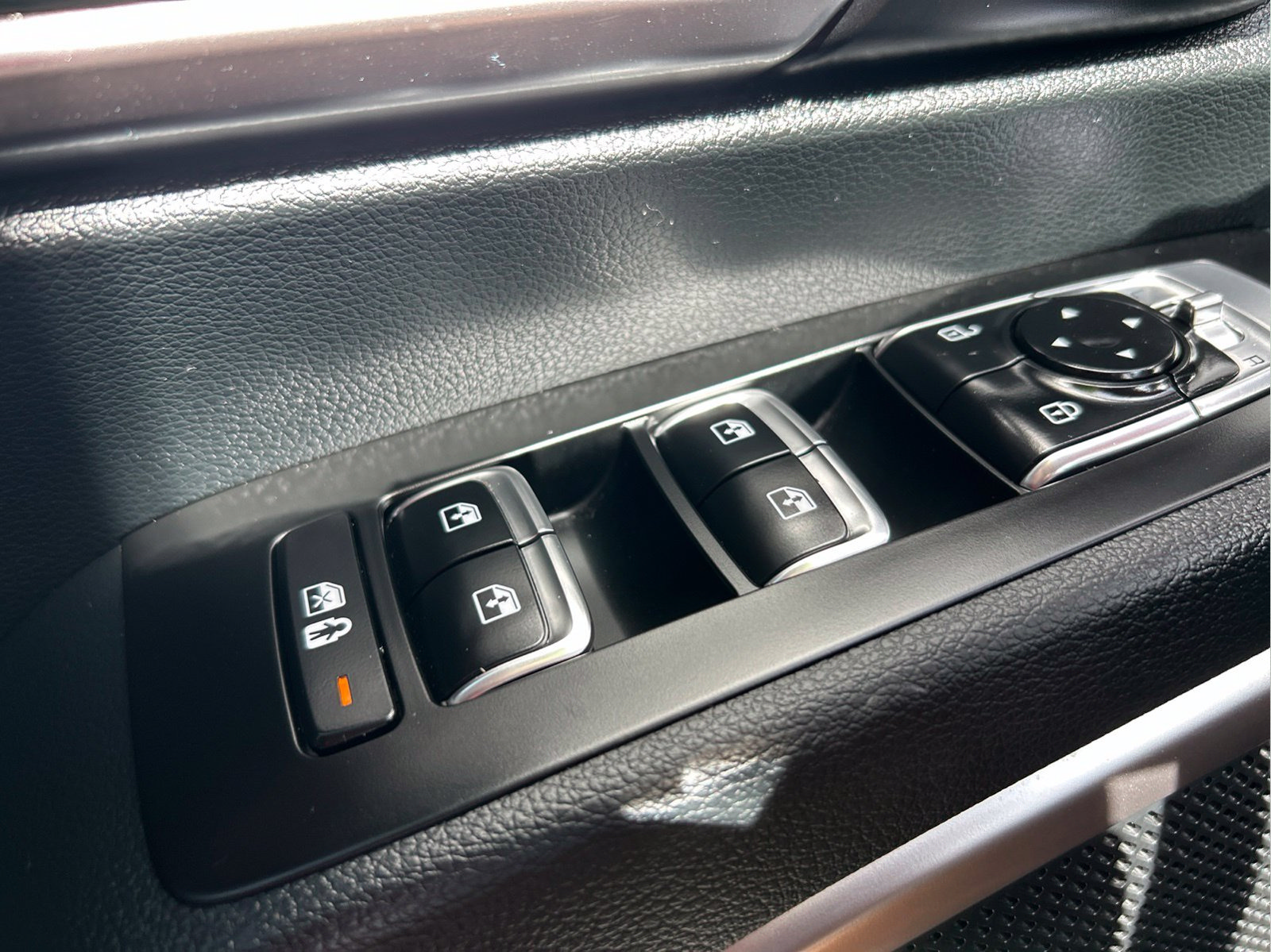 Used 2025 Kia Telluride LX FWD image 24