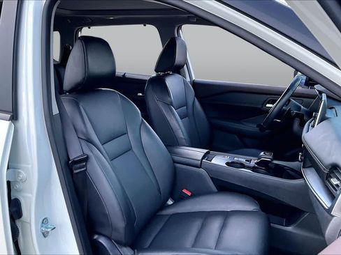 Certified 2023 Nissan Rogue SV w/ SV Premium B Package FWD image 9