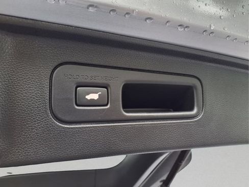 Used 2025 Honda Pilot TrailSport image 8