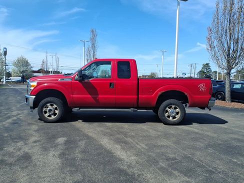Used 2014 Ford F250 XLT w/ Snow Plow Prep Package AWD/4WD image 4
