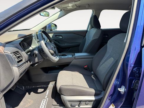 Used 2023 Nissan Rogue SV FWD image 10