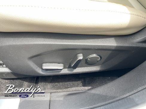 Used 2014 Ford Fusion Titanium FWD image 9