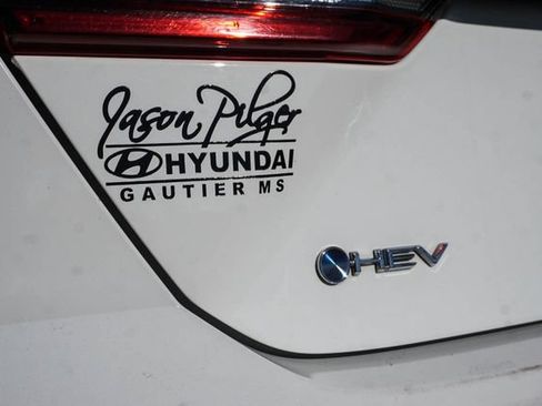 Used 2025 Toyota Camry SE FWD image 8