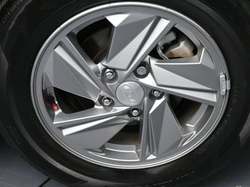 Used 2024 Hyundai Elantra SE image 29