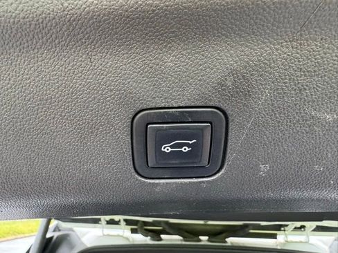 Used 2023 Chevrolet Tahoe High Country AWD/4WD image 11
