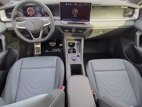 New 2026 Volkswagen Tiguan SE R-Line image 17