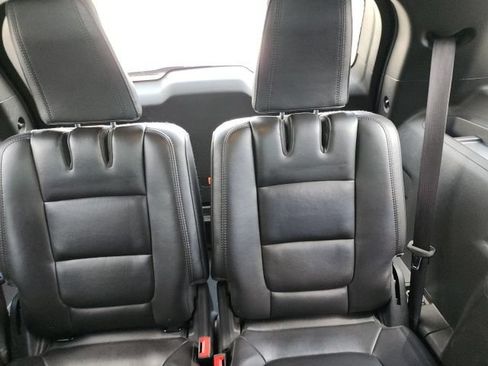 Used 2013 Ford Explorer XLT FWD image 32