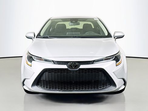 Used 2021 Toyota Corolla LE image 2
