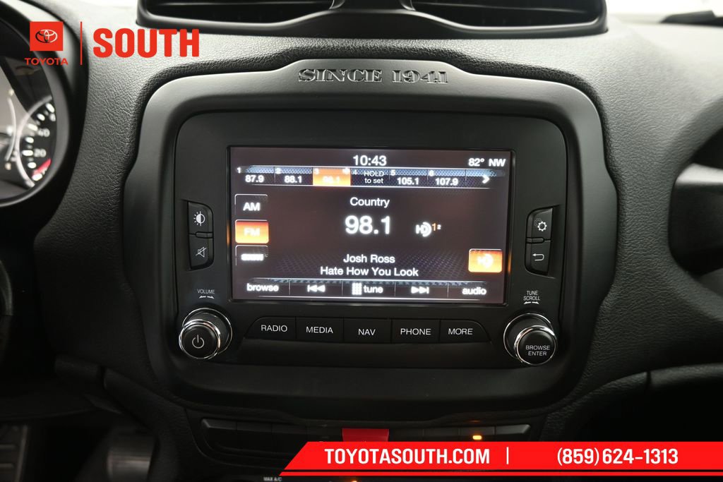 Used 2016 Jeep Renegade Latitude w/ Safety & Security Group FWD image 13