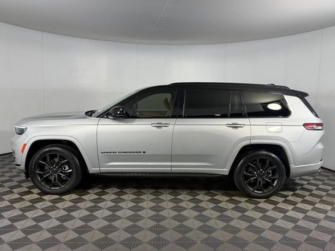 Used 2024 Jeep Grand Cherokee L Summit AWD/4WD image 10