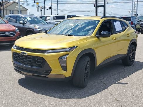Used 2024 Chevrolet Trax ACTIV w/ Driver Confidence Package FWD image 2