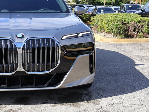 Used 2025 BMW 740i image 18