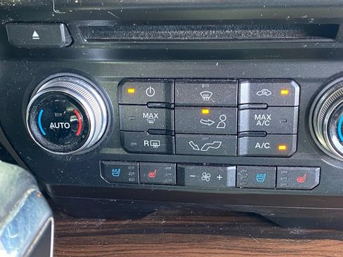 Used 2017 Ford F150 Lariat w/ Equipment Group 502A Luxury AWD/4WD image 18