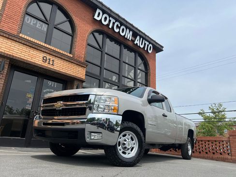 Used 2008 Chevrolet Silverado 2500 LT w/ 1LT Convenience Package AWD/4WD image 5