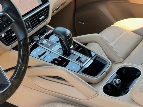 Certified 2023 Porsche Cayenne Platinum Edition AWD/4WD image 28
