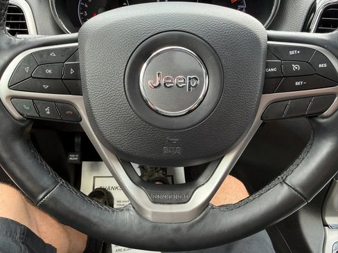 Used 2019 Jeep Grand Cherokee Altitude AWD/4WD image 18