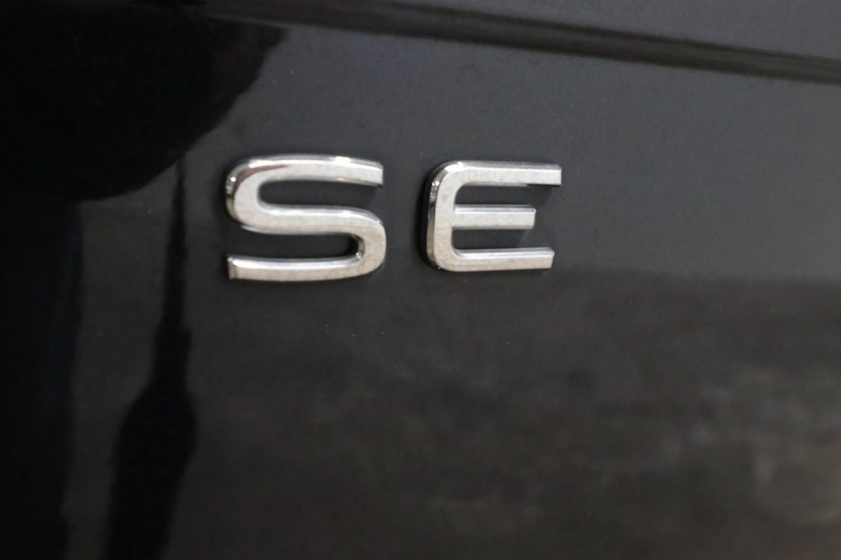 Used 2023 Volkswagen Tiguan SE R-Line FWD image 41