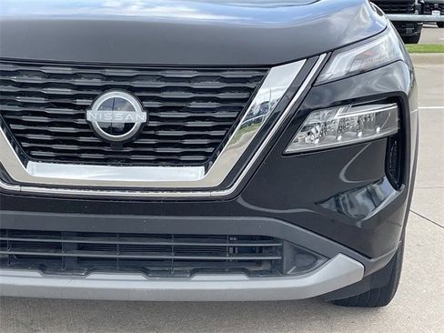 Used 2023 Nissan Rogue S image 7