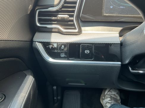 New 2025 Kia Sportage LX image 24