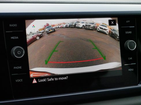 Certified 2023 Volkswagen Taos SE w/ Panoramic Sunroof Package image 31