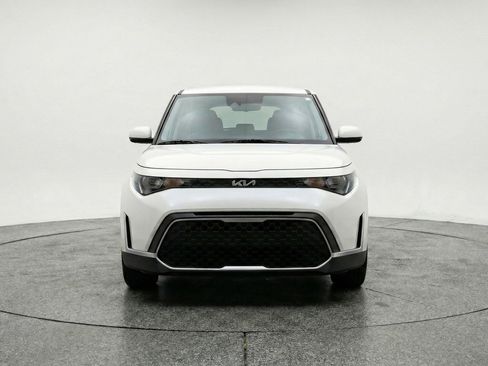 Used 2025 Kia Soul LX w/ LX Technology Package image 2