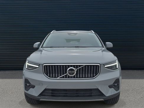 Used 2025 Volvo XC40 B5 Plus w/ Climate Package image 2
