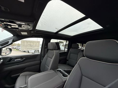 New 2026 GMC Yukon XL Elevation w/ Elevation Premium Package image 18