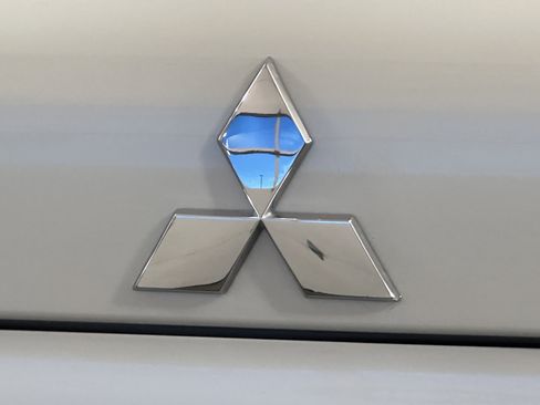 Used 2004 Mitsubishi Diamante LS image 8