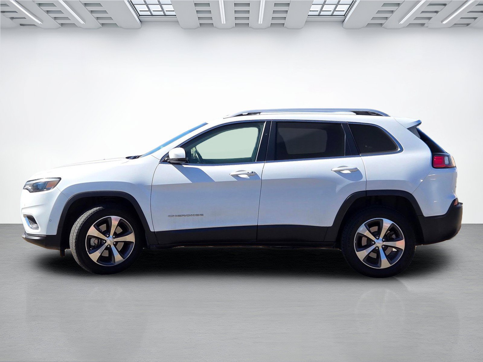 Used 2019 Jeep Cherokee Limited w/ Luxury Group AWD/4WD image 7