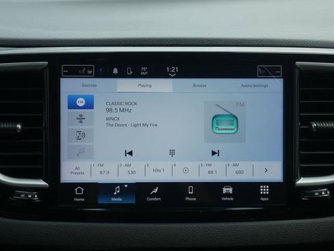 Used 2024 Chrysler Pacifica Touring-L FWD image 20