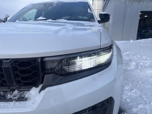 New 2026 Jeep Grand Cherokee Altitude image 10