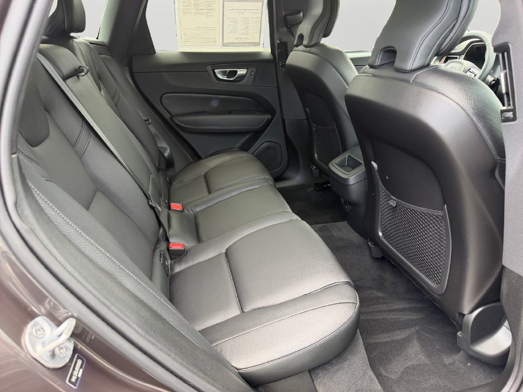 Certified 2024 Volvo XC60 B5 Plus w/ Protection Package Premier AWD/4WD image 9