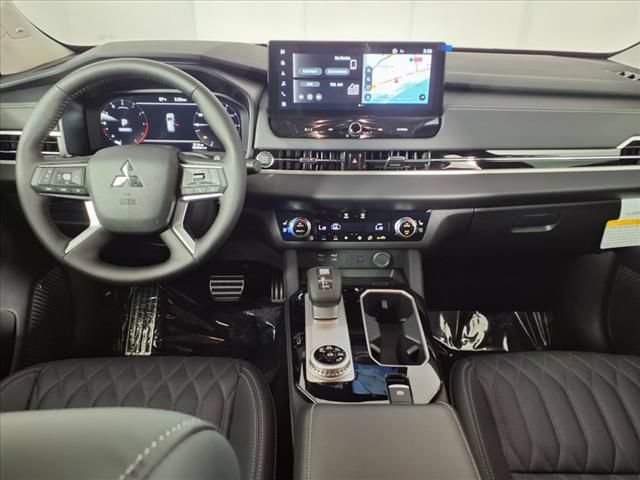 Used 2025 Mitsubishi Outlander SEL FWD image 13