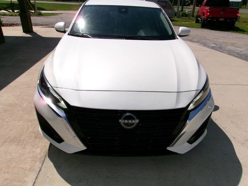 Used 2023 Nissan Altima 2.5 SV image 2