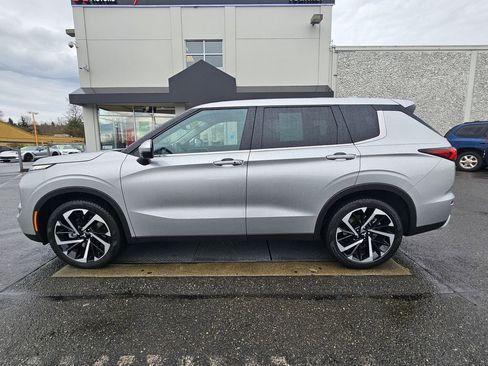 Used 2022 Mitsubishi Outlander SE image 8