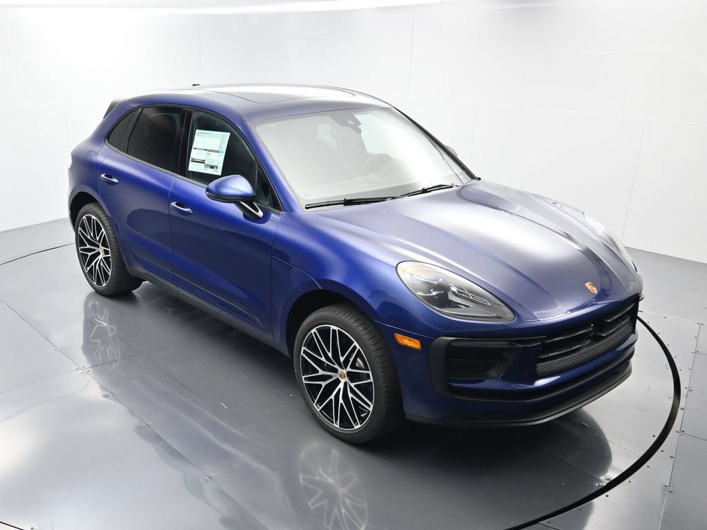 Certified 2025 Porsche Macan AWD/4WD image 43
