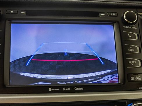 Used 2016 Toyota Highlander XLE AWD/4WD image 9