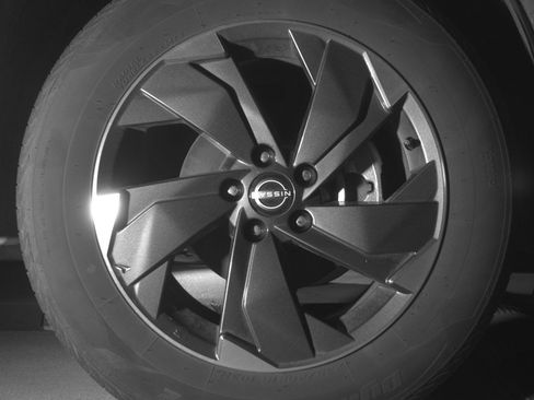 Used 2025 Nissan Rogue SV image 12