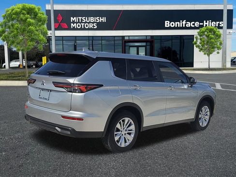 Used 2025 Mitsubishi Outlander ES FWD image 4