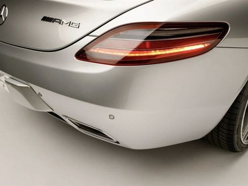 Used 2011 Mercedes-Benz SLS AMG Coupe image 16