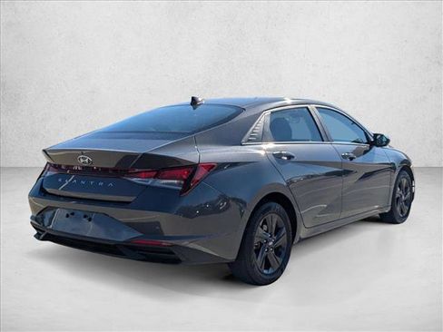 Used 2023 Hyundai Elantra SEL w/ Cargo Package image 5