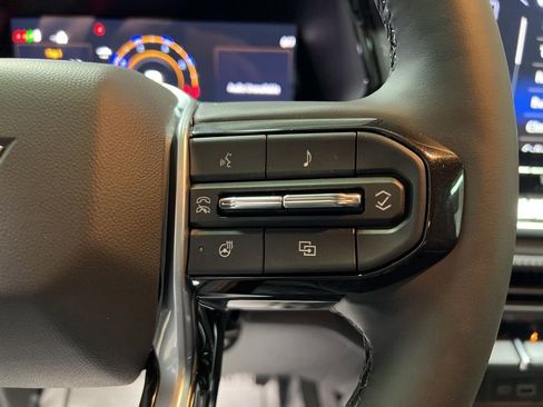 New 2025 Chevrolet Colorado LT w/ LT Convenience Package image 25