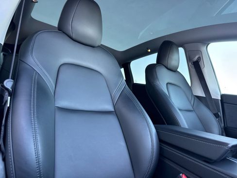 Used 2021 Tesla Model Y Long Range image 17