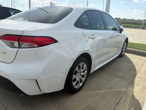 Used 2025 Toyota Corolla LE FWD image 3