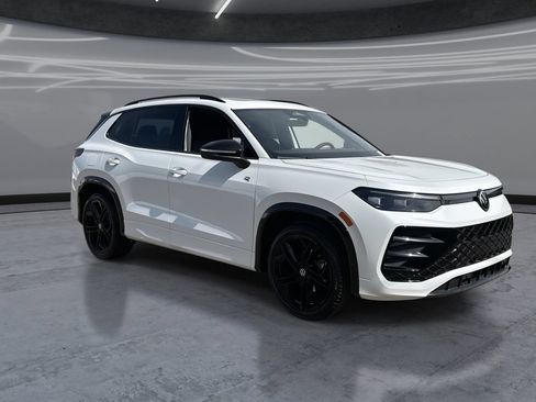 New 2026 Volkswagen Tiguan SE R-Line FWD image 2