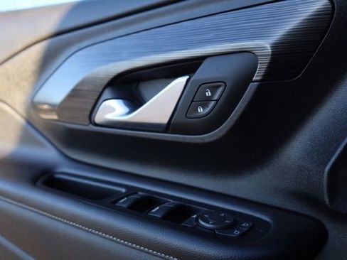 Used 2023 GMC Terrain SLE w/ Driver Convenience Package image 19