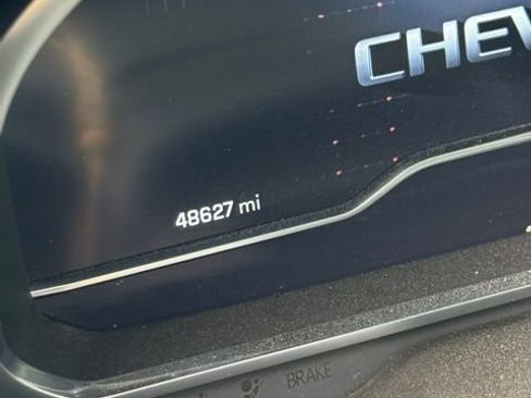 Used 2022 Chevrolet Suburban RST w/ Luxury Package image 12