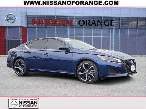 Used 2023 Nissan Altima 2.5 SR image 1