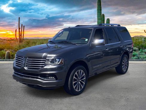 Used 2016 Lincoln Navigator Select AWD/4WD image 7